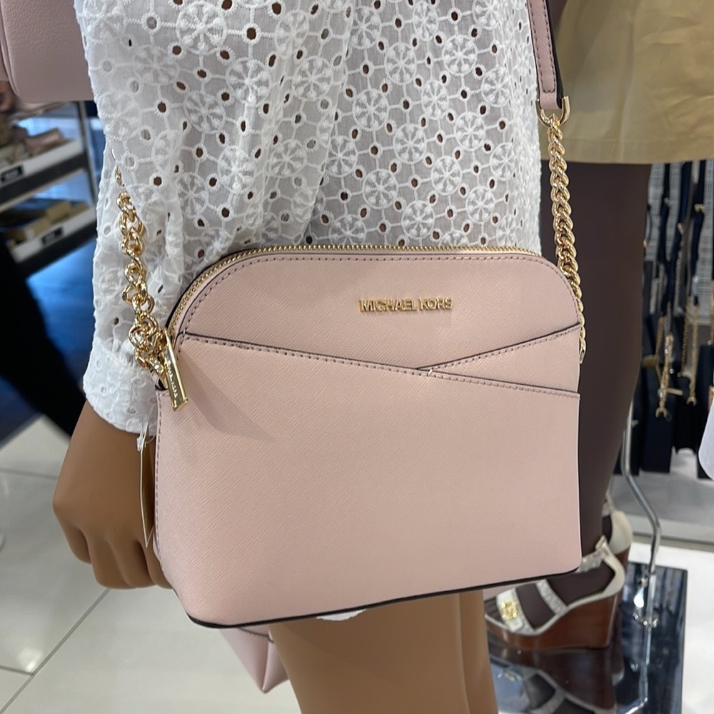 MICHAEL KORS
Jet Set Travel Medium Dome Crossbody Bag
Powder Blush 
NWT